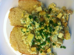 Rühr-Tofu: sehr lecker mit Pilzen und Schnittlauch!