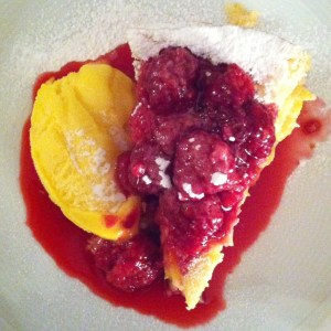 Ja, auch die "Quarktorte" schmeckt prima ohne Milchprodukte :-)