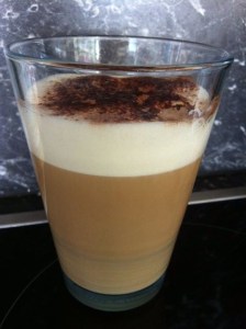 Latte Macchiato mit BIO-Vanille-Sojamilch